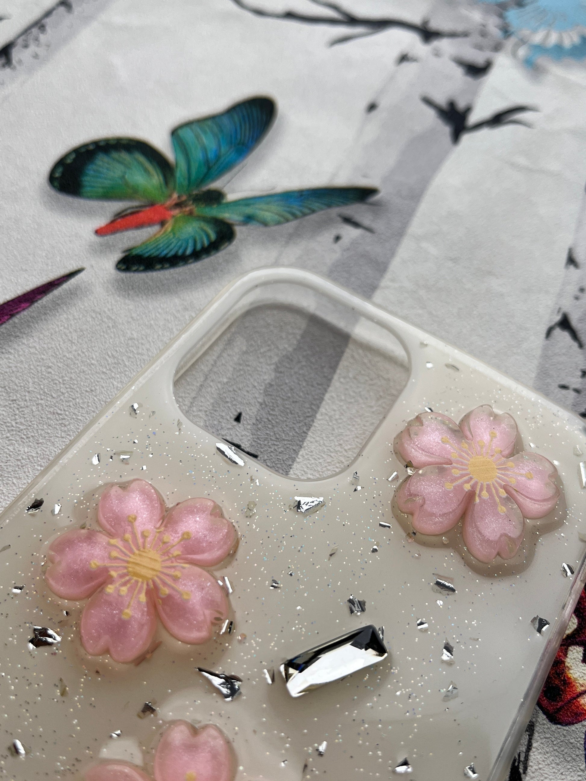 Ladies Spacial Floral Stone Diamond Case