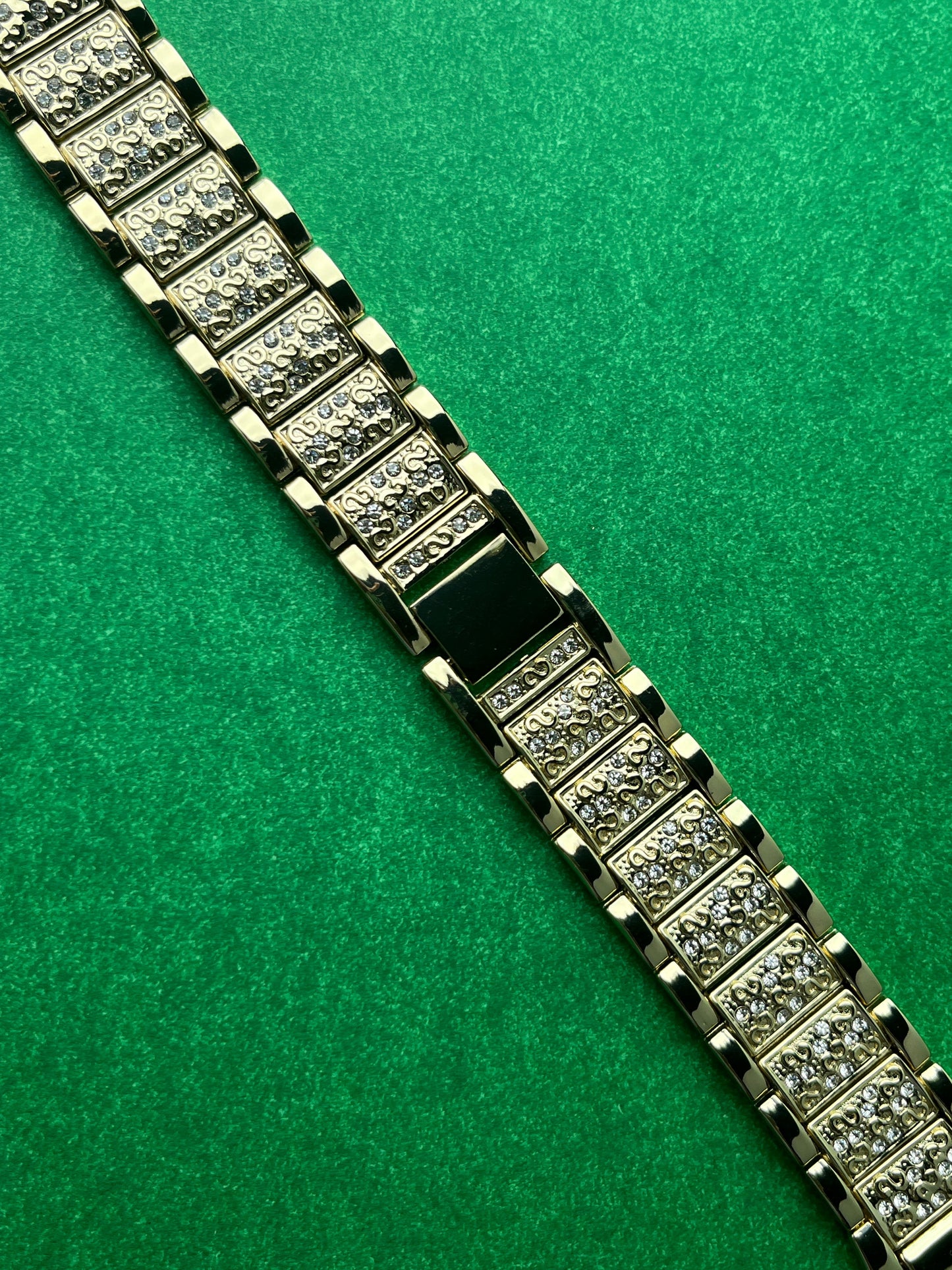 Diamond Rouge Glossy Steel Strap 
