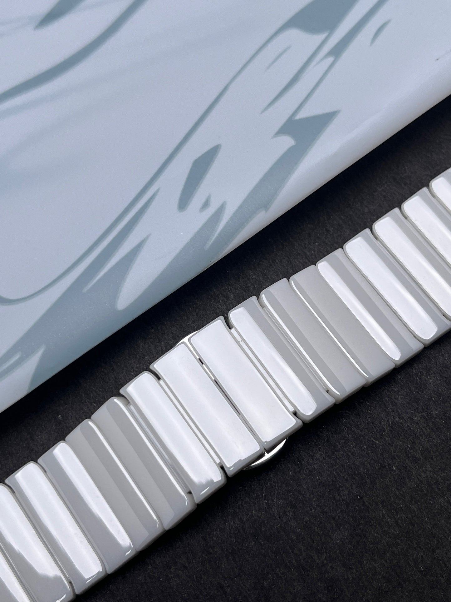 Premium White Ceramic Strap with Stainless Steel Butterfly Buckle for Apple Watch