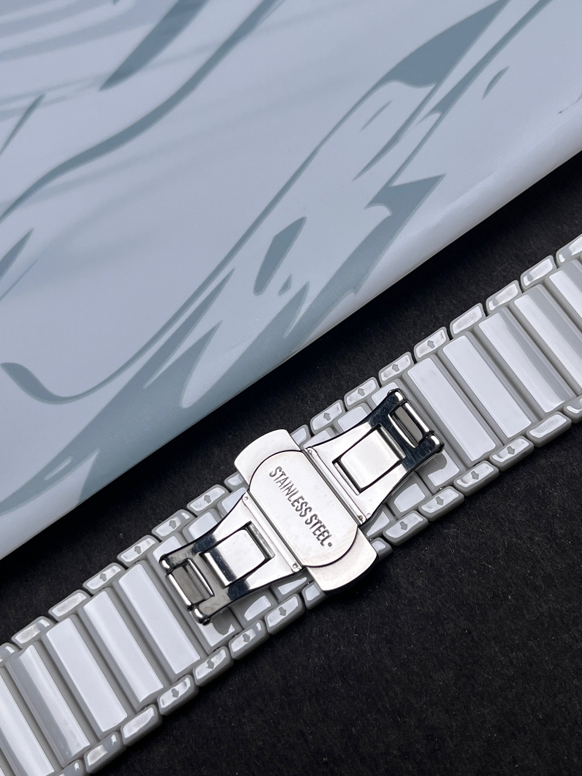 Premium White Ceramic Strap with Stainless Steel Butterfly Buckle for Apple Watch