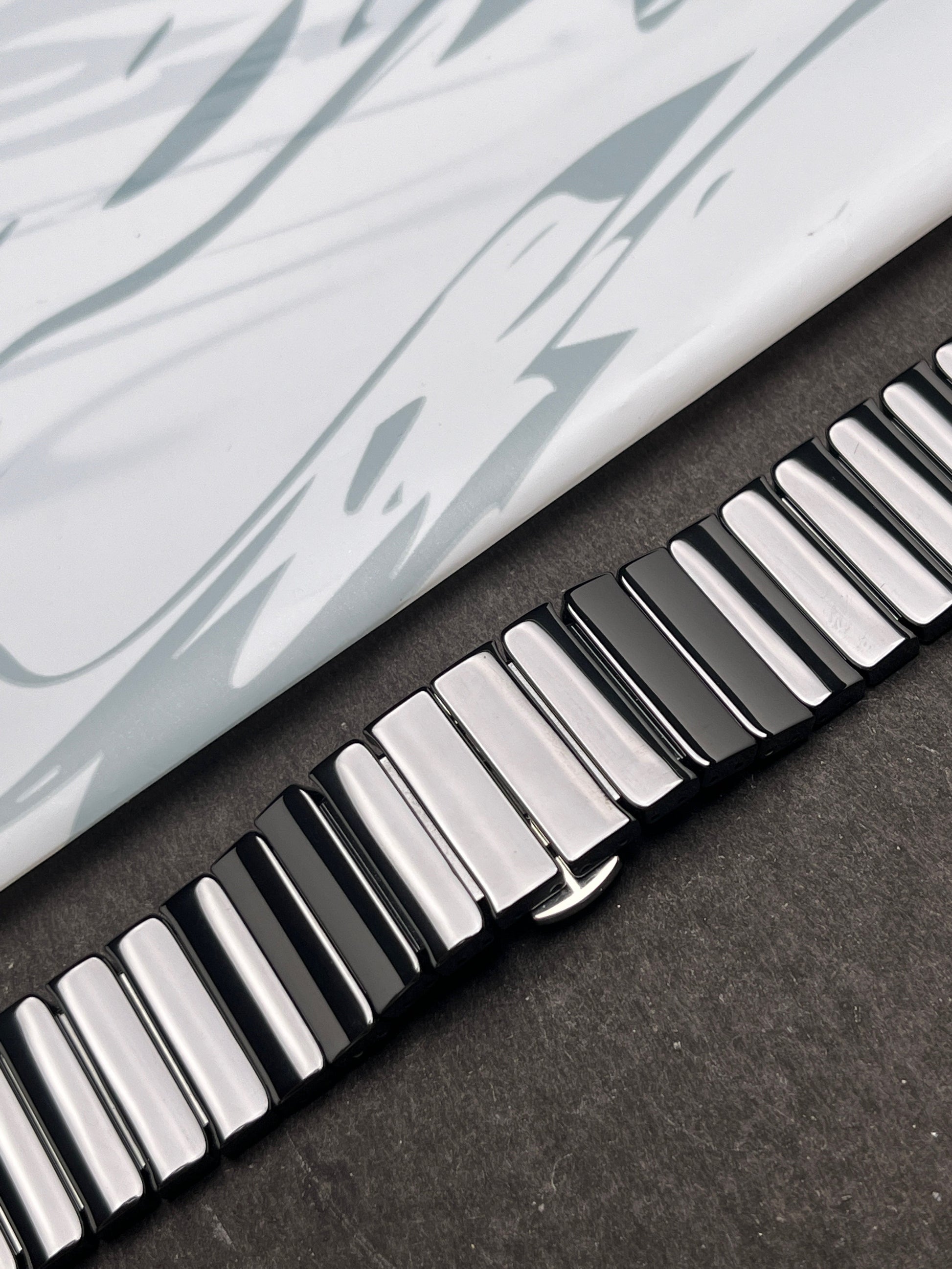 Premium Black Ceramic Strap with Stainless Steel Butterfly Buckle for Apple Watch