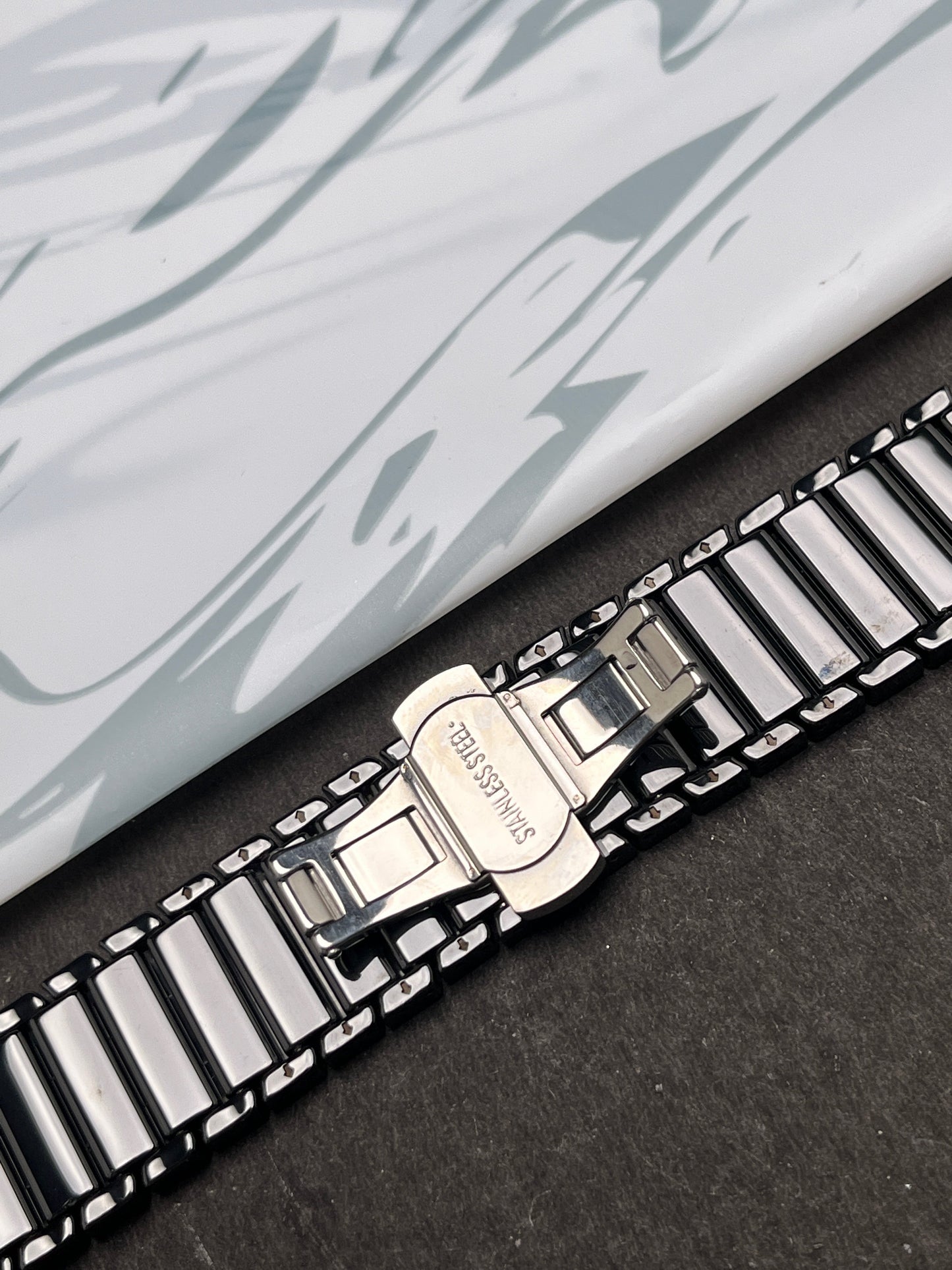 Premium Black Ceramic Strap with Stainless Steel Butterfly Buckle for Apple Watch