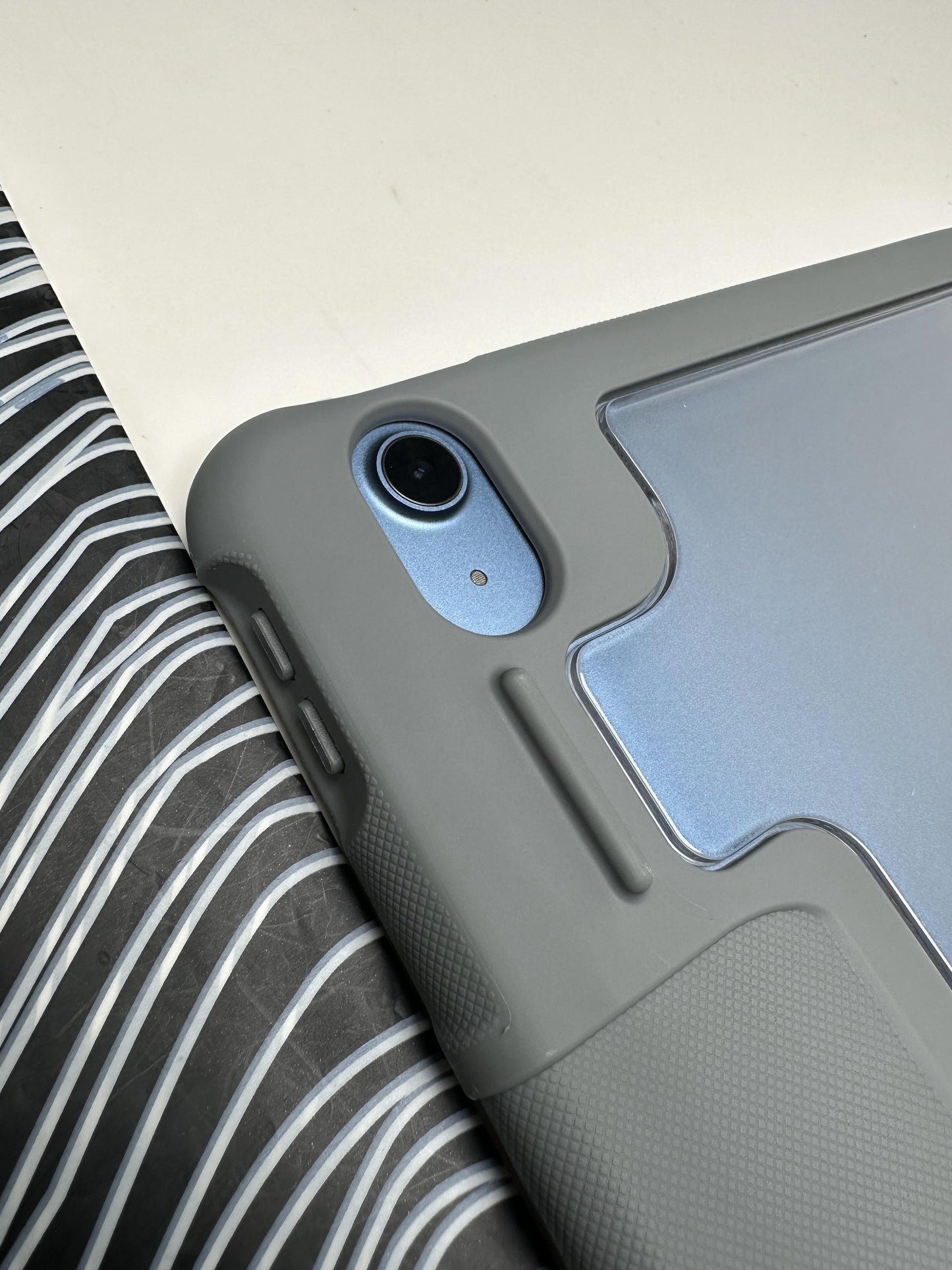 MUTURAL Black Smart Flip Cover Stand with Pen Slot for iPad