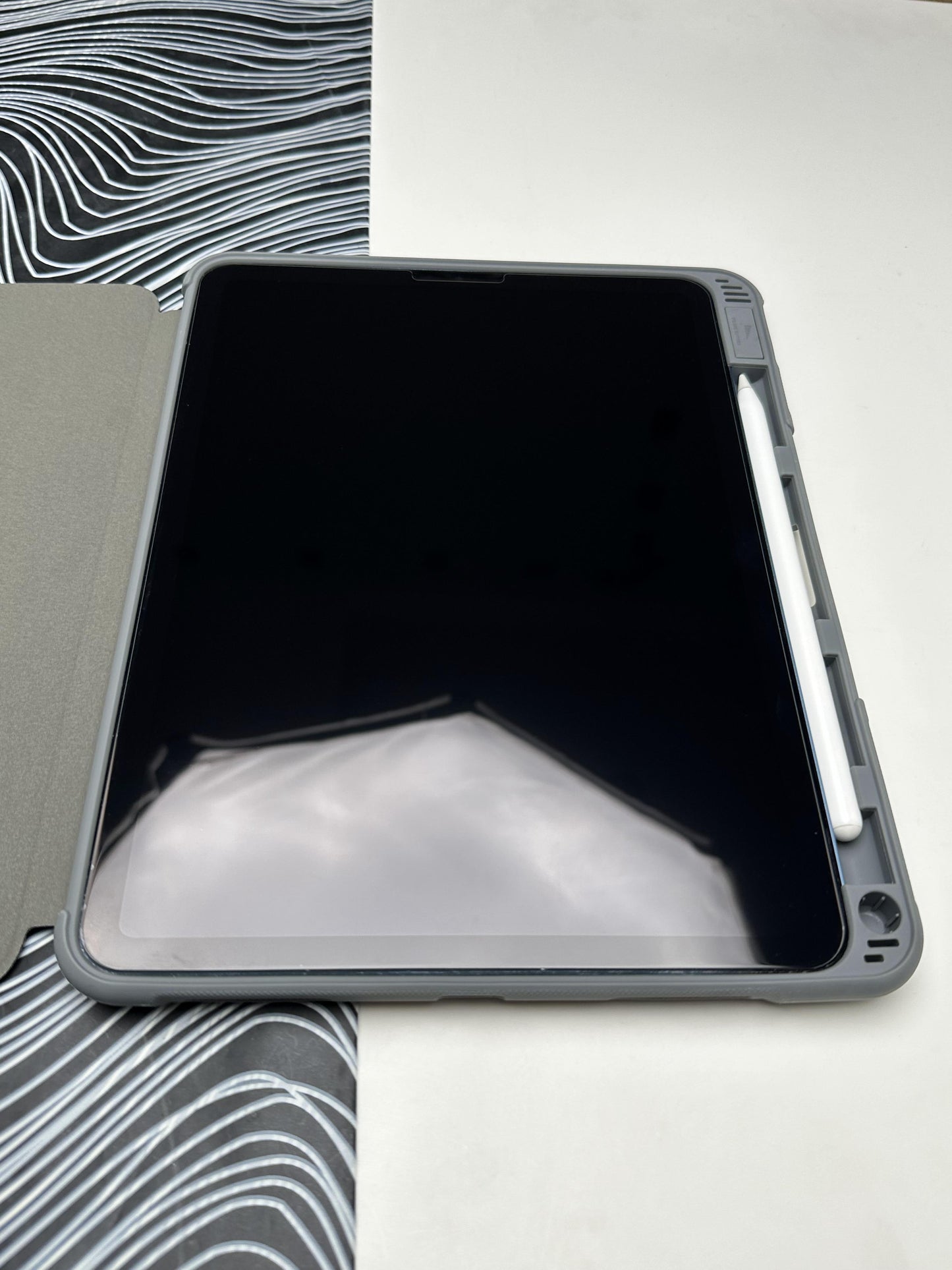 MUTURAL Black Smart Flip Cover Stand with Pen Slot for iPad