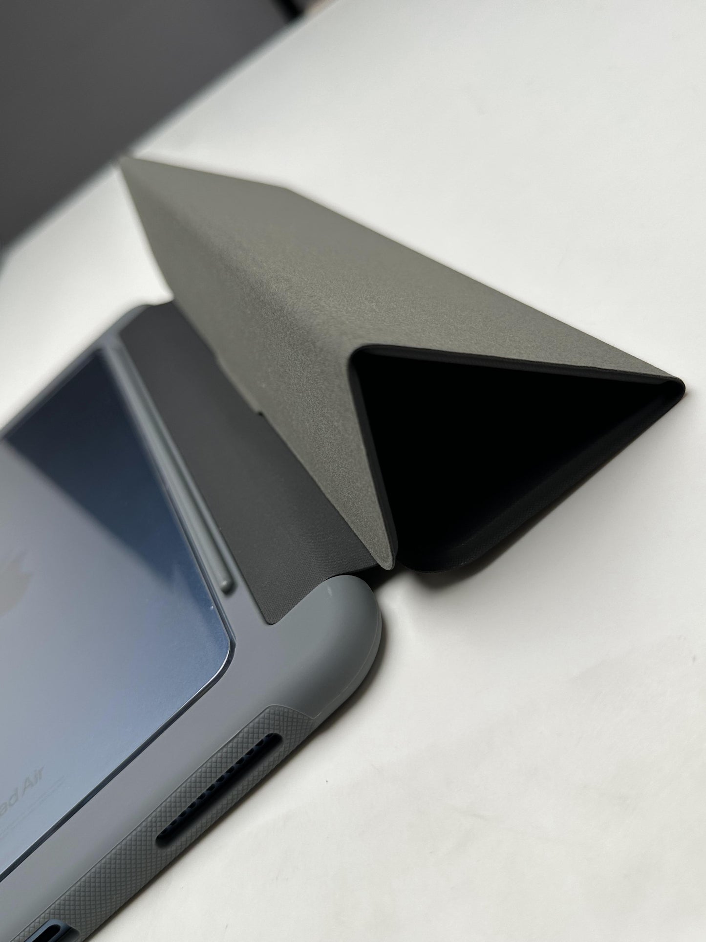 MUTURAL Black Smart Flip Cover Stand with Pen Slot for iPad