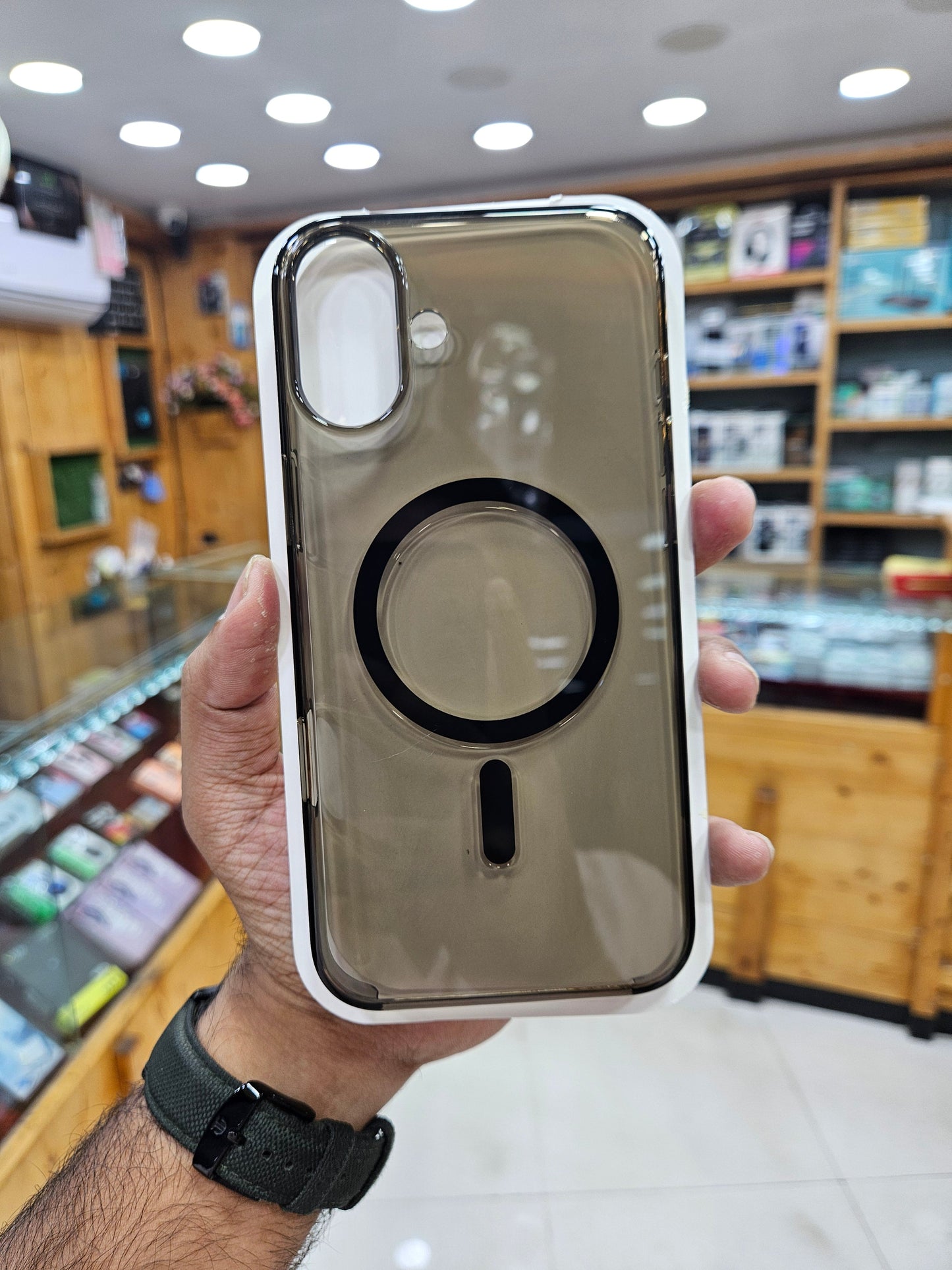 Clear Case with MagSafe for iPhone