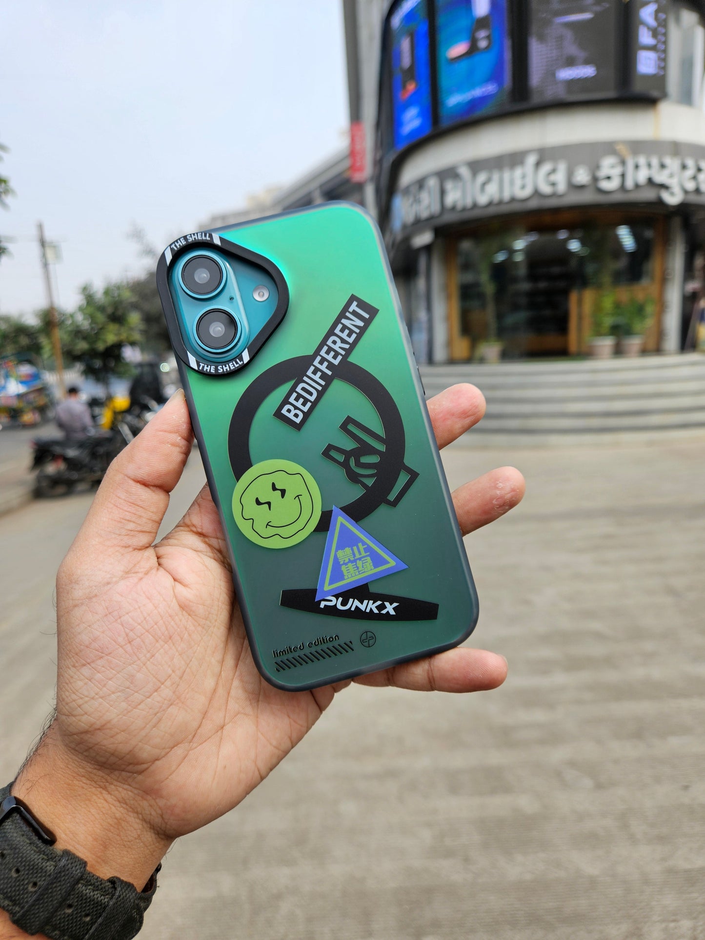 The SHELL BeDifferent Printed case for iPhone