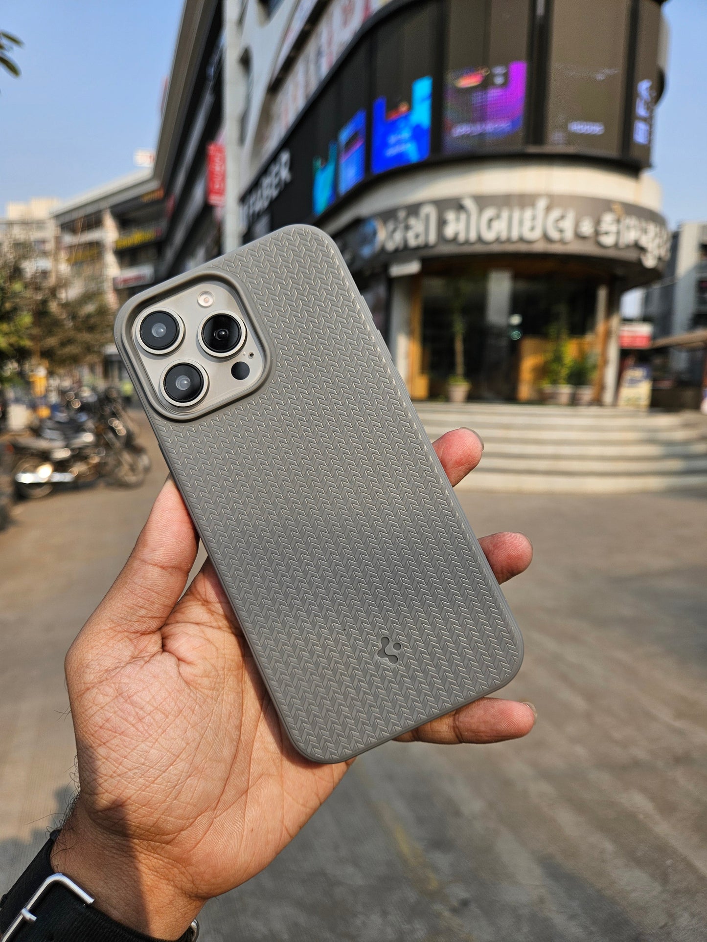 MAG ARMOR Spigen Case for iphone