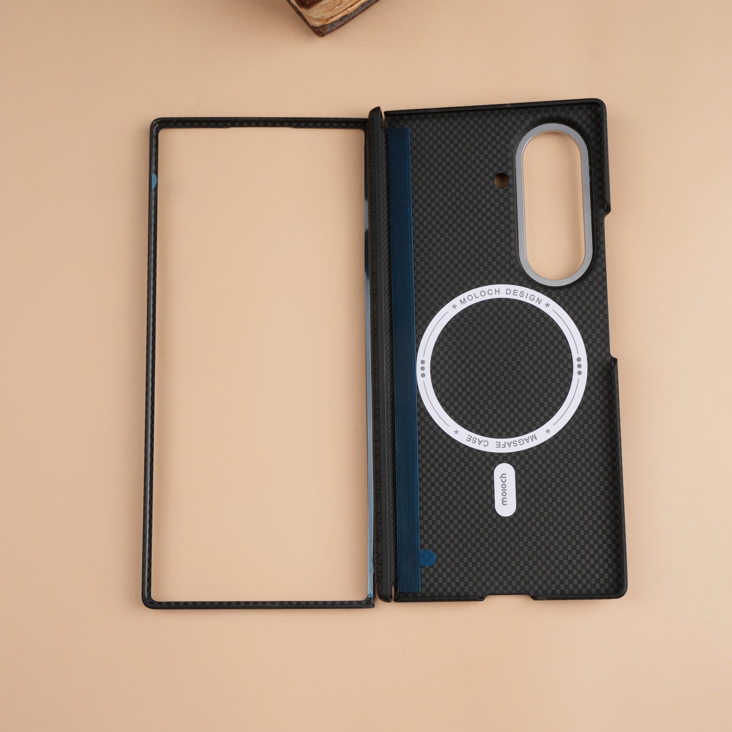 Moloch Design Black Carbon Fiber MagSafe Case with Hinge Protection for Samsung Galaxy Z Fold7