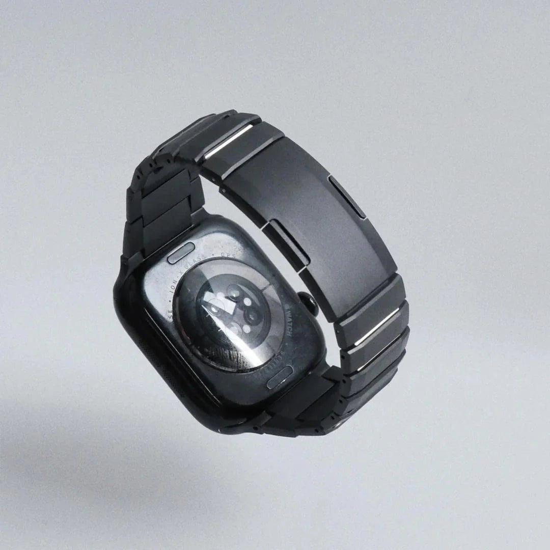 Titanium Curved quick-release Metal Link Bracelet for Apple Watch 44 / 45 / 46 / 49 mm