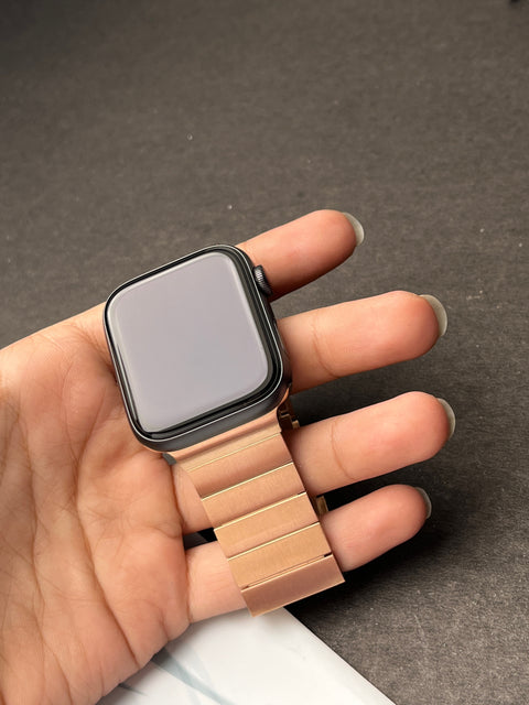 Rose Gold Link Strap with Magnetic Closure Strap for Apple Watch